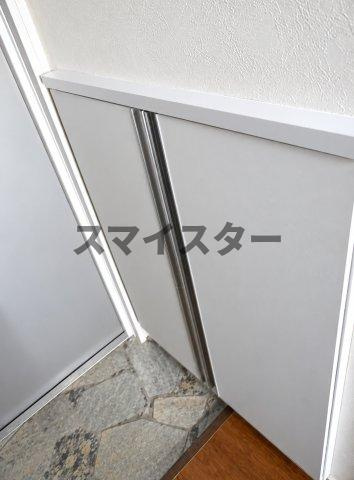 市川市市川南３丁目のアパートの玄関