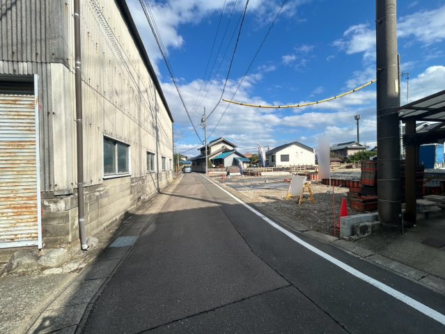 ハートフルタウン　江南市小杁町長者毛西　全5区画分譲の前面道路含む現地写真|「現地（2026年9月23日）撮影」　
■前面道路　
■ヤマダ不動産　株式会社リライフ