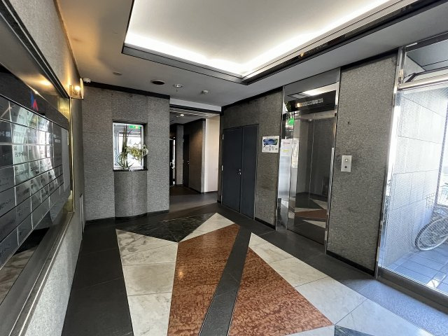 江坂DAプラザビルのエントランス