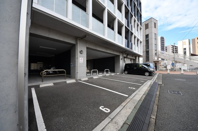 ルミエドール戸畑駅前の駐車場