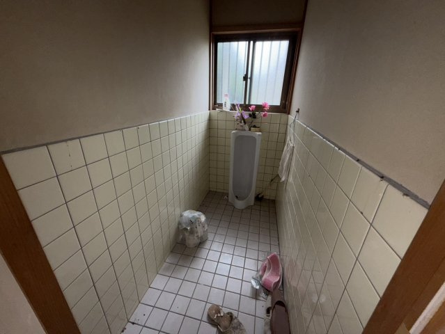 築上郡上毛町　平屋中古一戸建てのトイレ