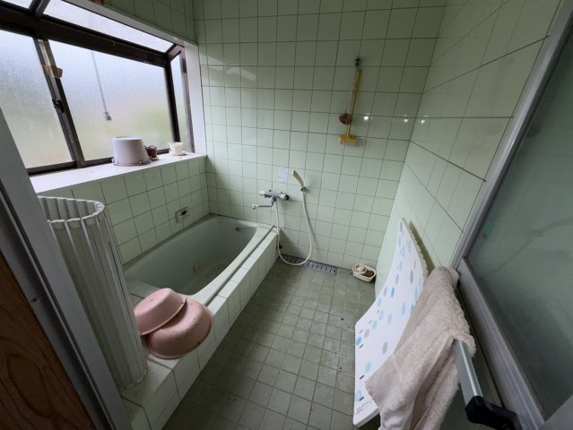 築上郡上毛町　平屋中古一戸建ての浴室