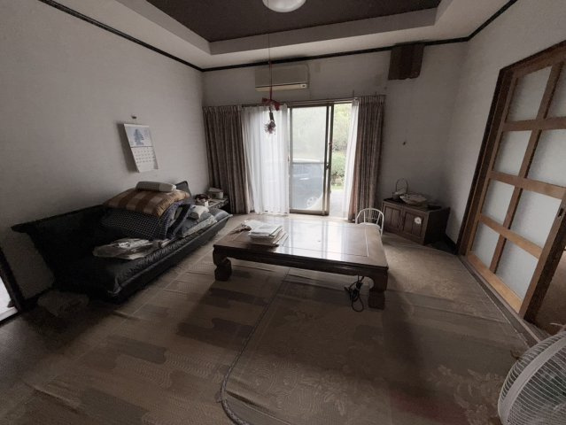 築上郡上毛町　平屋中古一戸建ての居間・リビング