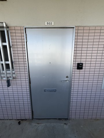 アビタシオンKの玄関