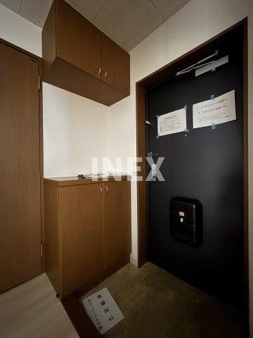横浜市西区中央１丁目の賃貸マンションの玄関