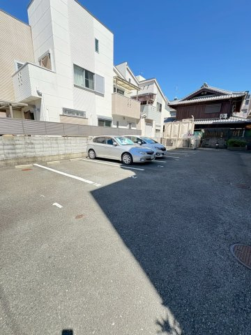 FERTI NAKANISHI3の駐車場
