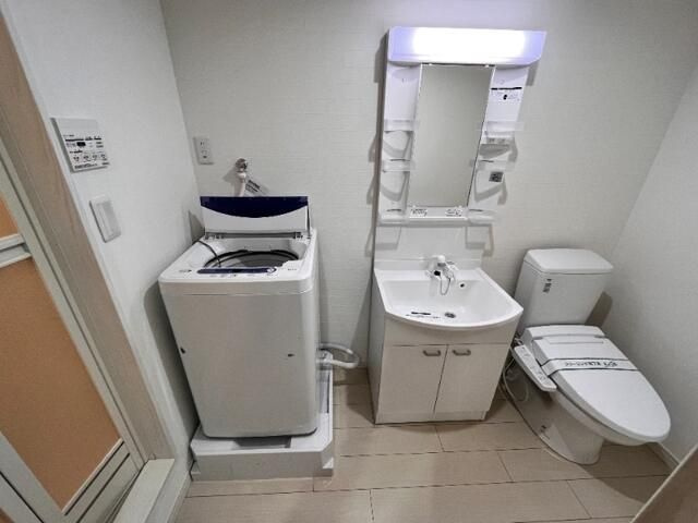 セレンディピティ蓮根の洗面所|スペースが確保できる洗面所です