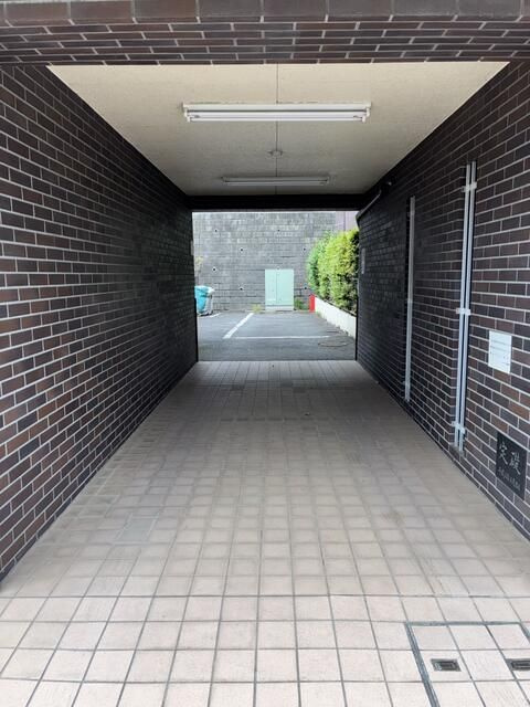エミナンス片倉の駐車場