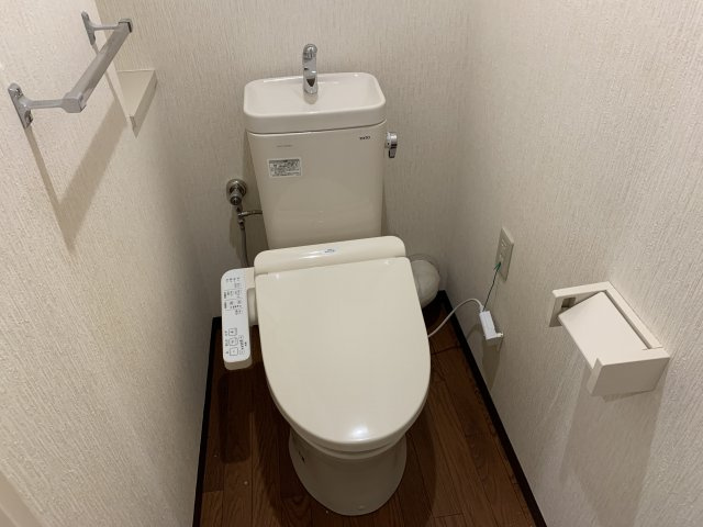 ウォシュレット付きのトイレです♪