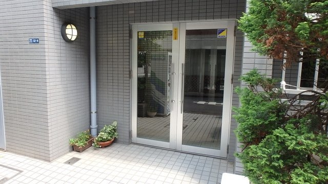 エヴェナール東中野のエントランス