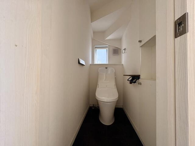 馬見塚の中古住宅のトイレ|清潔感のあるトイレです