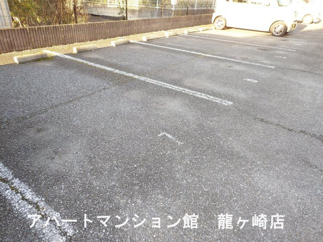 レジデンス壱番館の駐車場
