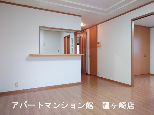 レジデンス壱番館の居間・リビング