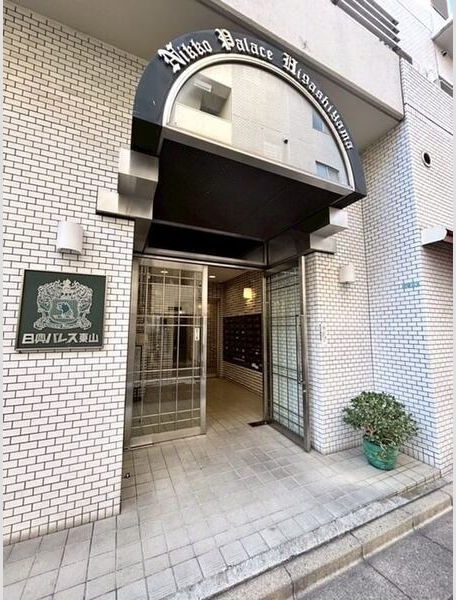 日興パレス東山のエントランス