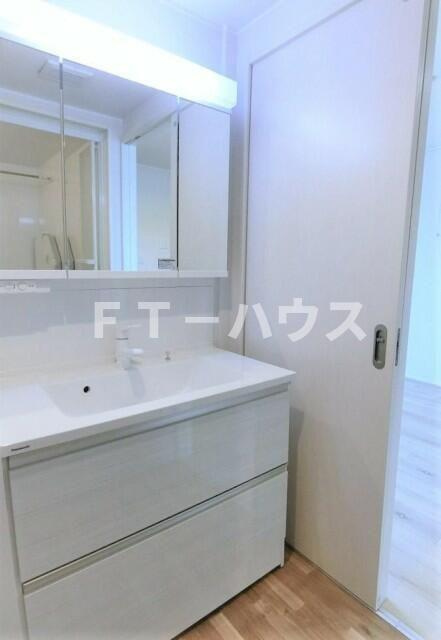 ｄｅｎ　ｄｏｕｃｅ　デンドゥースの独立洗面台