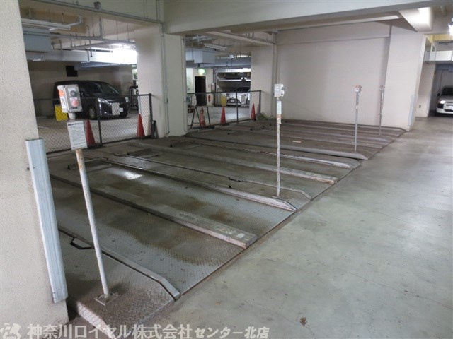【駐車場】