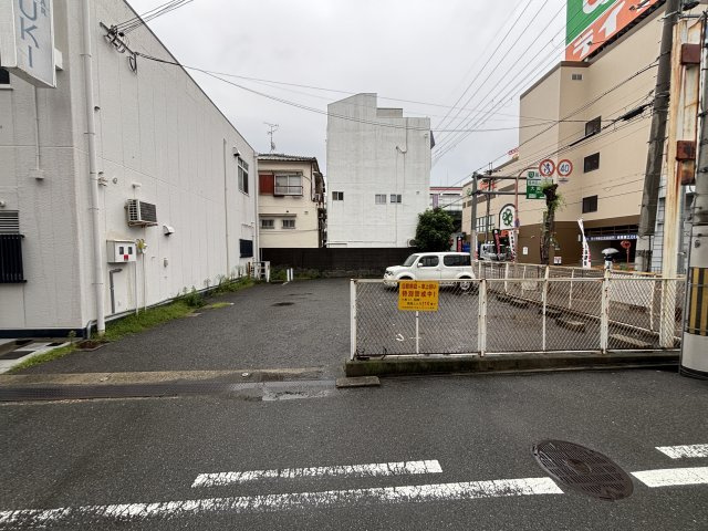 高井田本通７丁目事務所・倉庫の駐車場