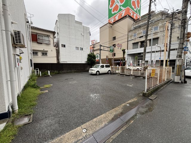 高井田本通７丁目事務所・倉庫の駐車場