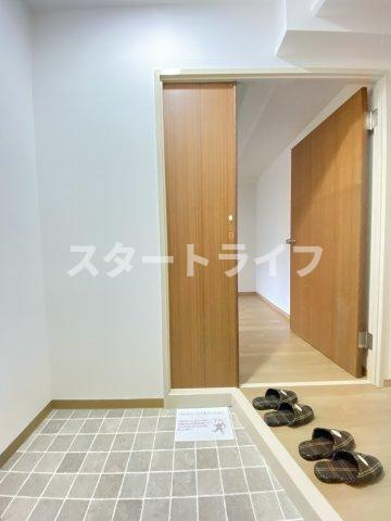 大阪市東淀川区西淡路１丁目の賃貸マンションの玄関