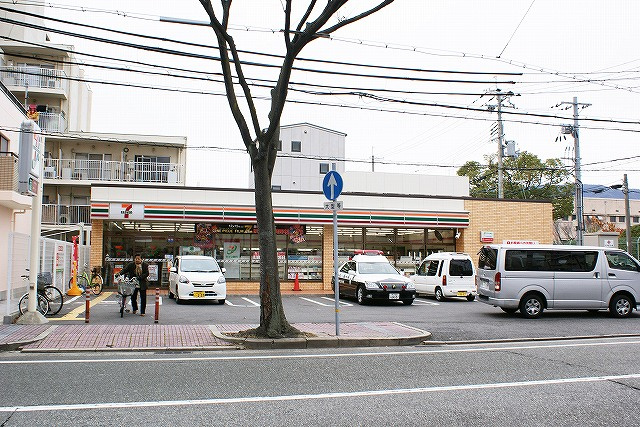 セブンイレブン（158m）