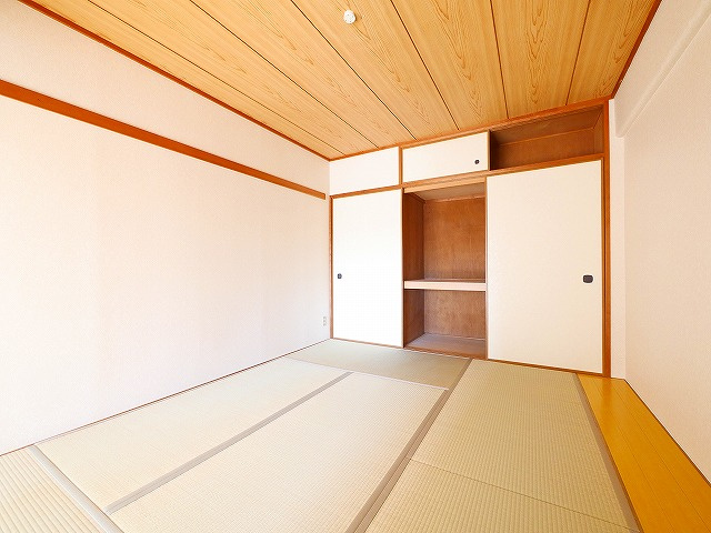 西大寺サンハイツ1号の和室