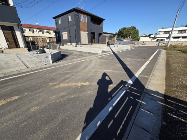 新築　太田市市場町第8　2号棟　Cradle Gardenの前面道路含む現地写真|現地写真　南側前面道路幅員約6ｍ
