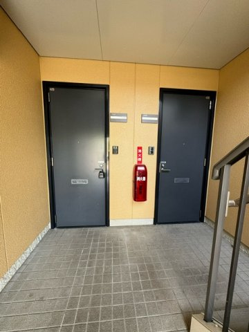 フォーレス壱番館の玄関