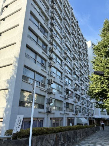 湯島ハイタウンB棟の外観