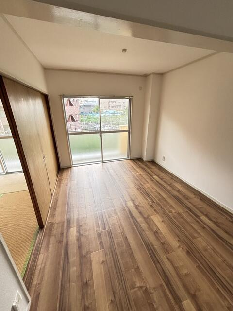 稲城市矢野口の賃貸マンションの居間・リビング
