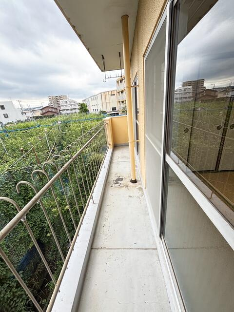 稲城市矢野口の賃貸マンションのバルコニー