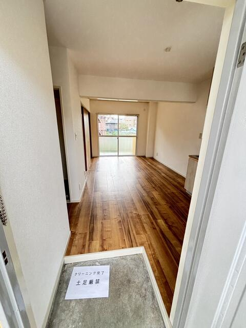 稲城市矢野口の賃貸マンションの玄関
