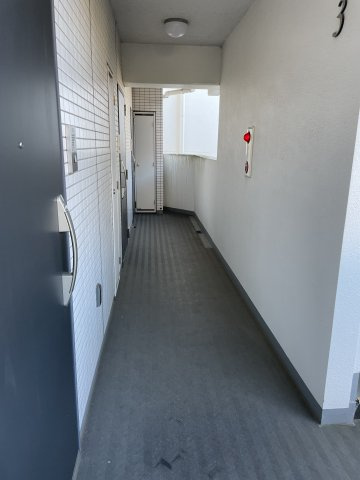 府中市緑町３丁目の賃貸マンションのロビー
