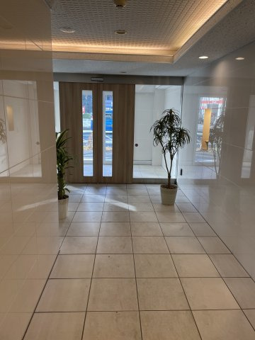 府中市緑町３丁目の賃貸マンションのロビー