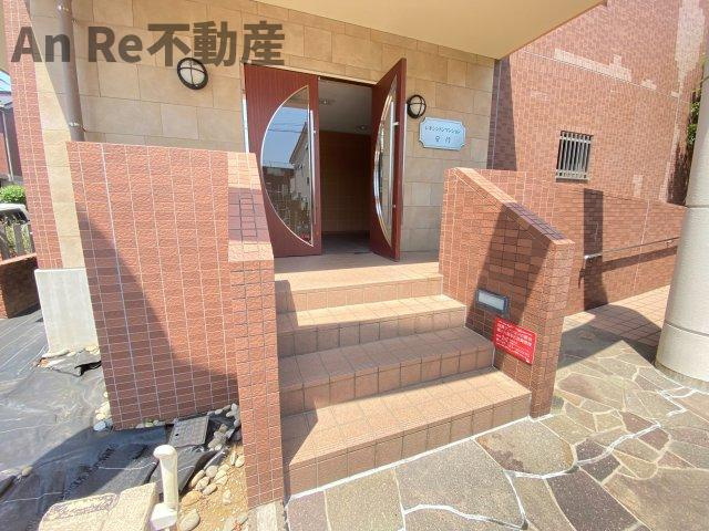 レキシントンマンション安行のエントランス