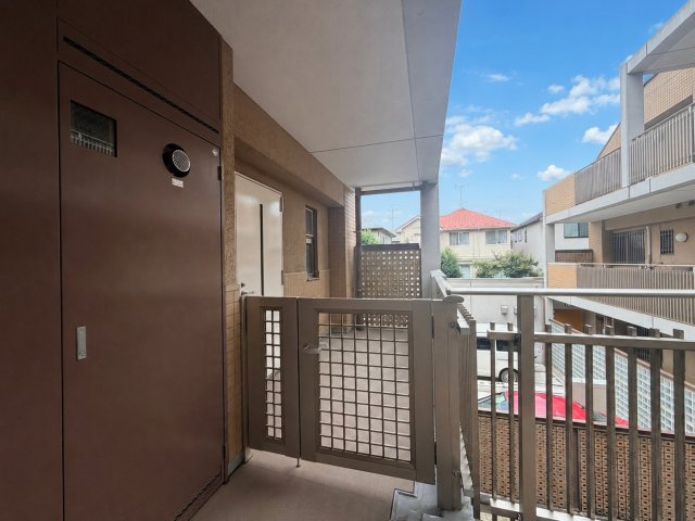 OPUSの玄関|専用ポーチ

現地ご見学希望・資料請求などお気軽にお問い合わせ下さい！
03-5990-5201