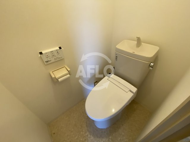 英和ビルのトイレ|英和ビル　温水洗浄便座