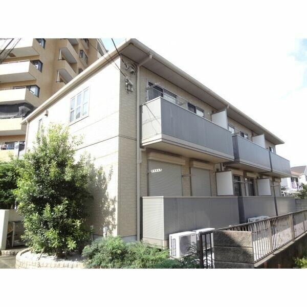 多摩市関戸３丁目のアパートの外観