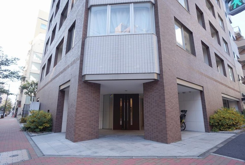 中央区入船３丁目の賃貸マンションのエントランス