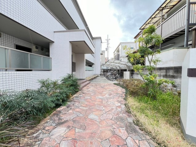 メゾンブランの周辺