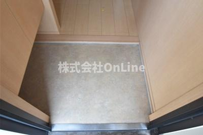 クリエ西山本の玄関