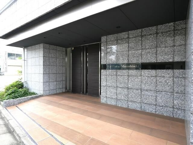 ラフィスタ武蔵関のエントランス