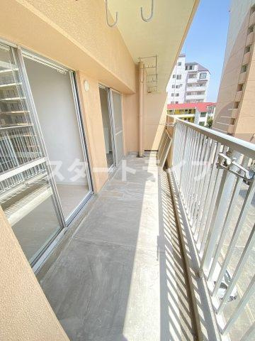 大阪市東淀川区下新庄４丁目の賃貸マンションのバルコニー