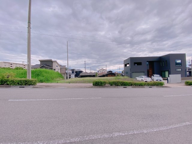 常滑市明和町5丁目の前面道路含む現地写真