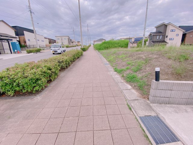常滑市明和町5丁目の前面道路含む現地写真