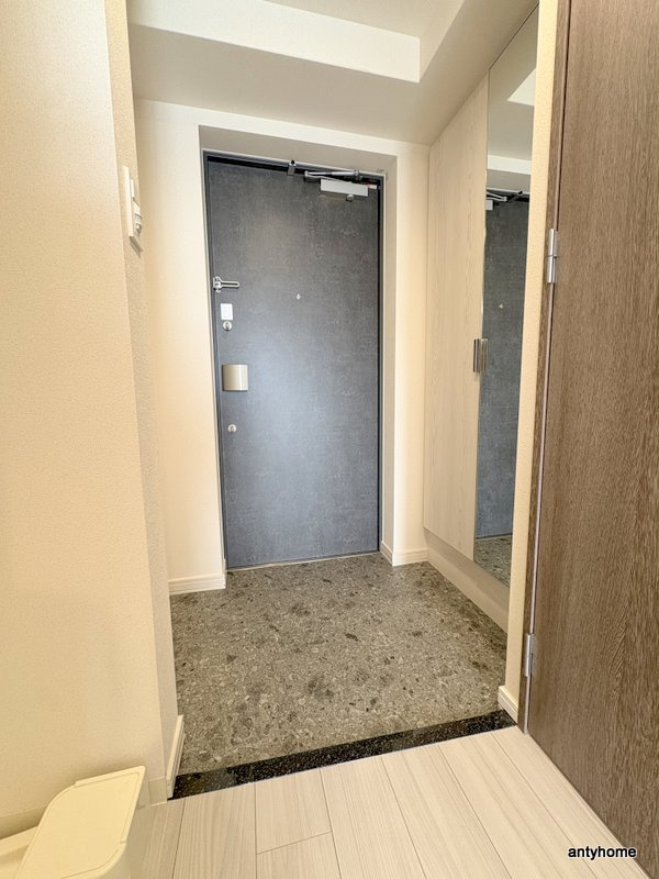 プレサンス大国町ブライス　仲介手数料無料の玄関