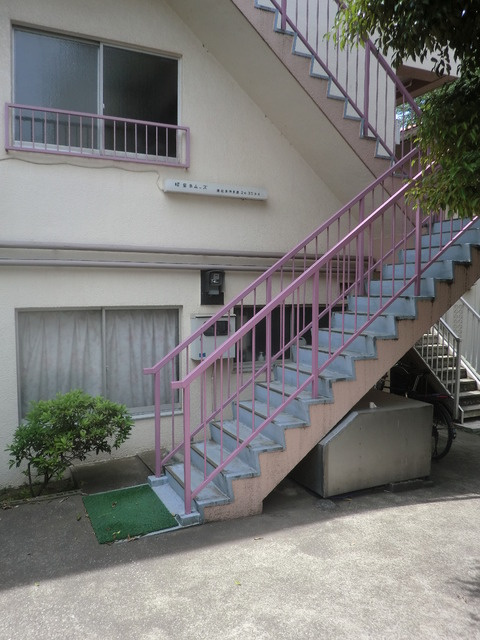 昭栄ホームズＡ棟のエントランス|外観2