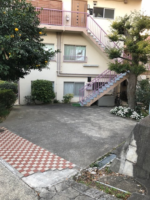 昭栄ホームズＡ棟の駐車場