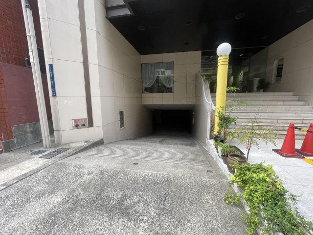 本町パートナーズビルの駐車場