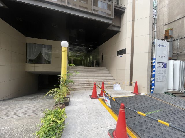 本町パートナーズビルのエントランス