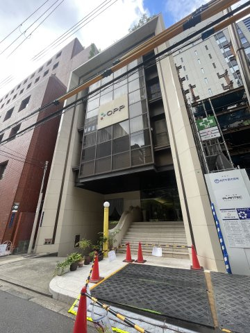 本町パートナーズビルの外観